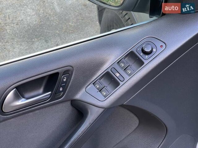 Серый Фольксваген Тигуан, объемом двигателя 2 л и пробегом 180 тыс. км за 11750 $, фото 36 на Automoto.ua