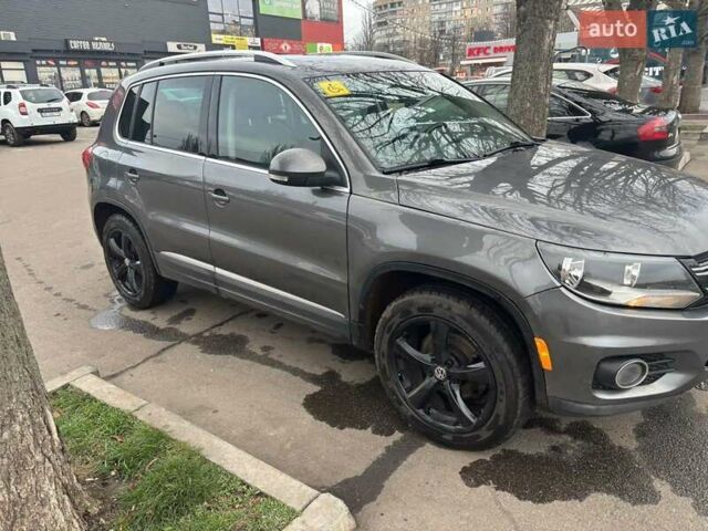 Серый Фольксваген Тигуан, объемом двигателя 2 л и пробегом 282 тыс. км за 10000 $, фото 2 на Automoto.ua