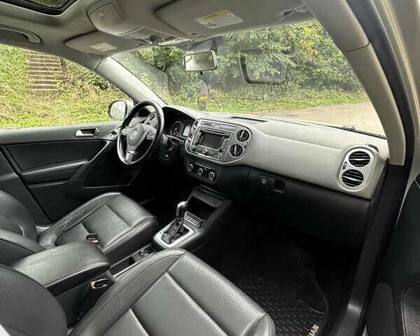 Серый Фольксваген Тигуан, объемом двигателя 2 л и пробегом 272 тыс. км за 8399 $, фото 13 на Automoto.ua