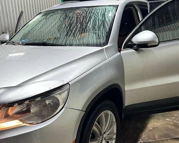 Серый Фольксваген Тигуан, объемом двигателя 2 л и пробегом 217 тыс. км за 12000 $, фото 7 на Automoto.ua