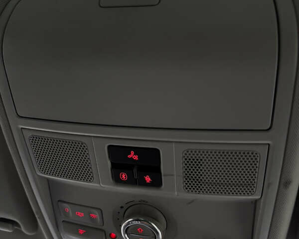 Сірий Фольксваген Тігуан, об'ємом двигуна 1.98 л та пробігом 225 тис. км за 10400 $, фото 10 на Automoto.ua