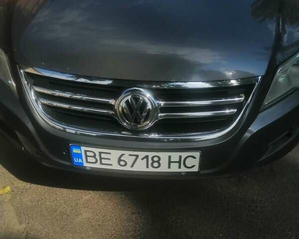 Серый Фольксваген Тигуан, объемом двигателя 2 л и пробегом 405 тыс. км за 11000 $, фото 6 на Automoto.ua