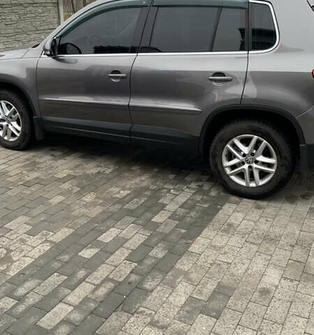 Серый Фольксваген Тигуан, объемом двигателя 1.98 л и пробегом 186 тыс. км за 11999 $, фото 4 на Automoto.ua