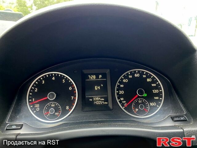 Сірий Фольксваген Тігуан, об'ємом двигуна 2 л та пробігом 221 тис. км за 11800 $, фото 3 на Automoto.ua