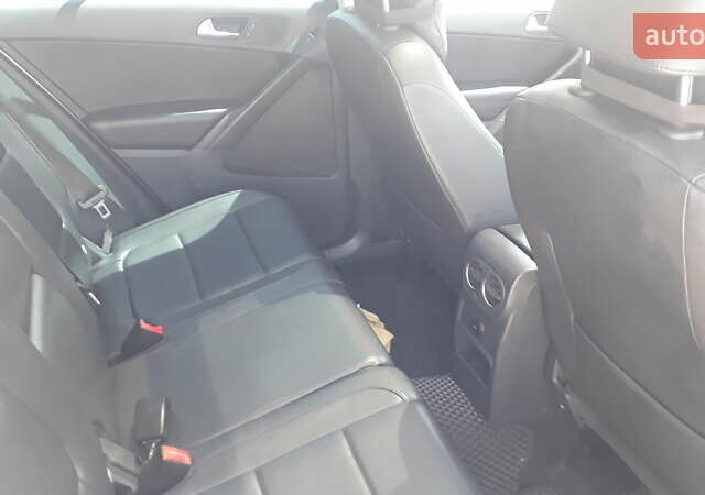 Серый Фольксваген Тигуан, объемом двигателя 1.98 л и пробегом 247 тыс. км за 12500 $, фото 7 на Automoto.ua