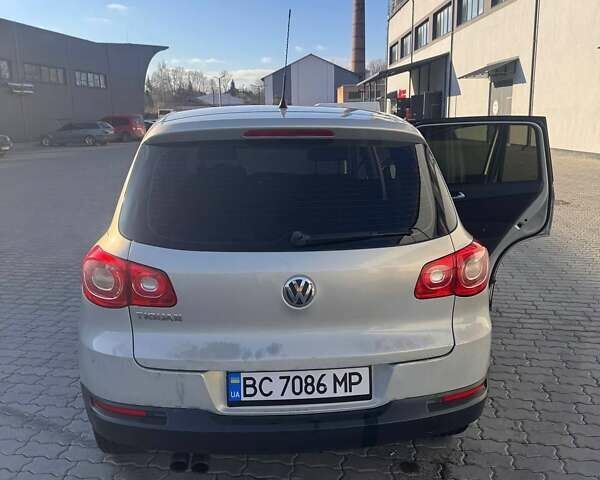 Сірий Фольксваген Тігуан, об'ємом двигуна 1.98 л та пробігом 252 тис. км за 9500 $, фото 3 на Automoto.ua