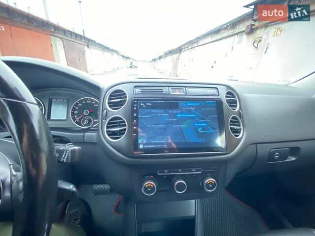 Серый Фольксваген Тигуан, объемом двигателя 1.98 л и пробегом 228 тыс. км за 9000 $, фото 17 на Automoto.ua