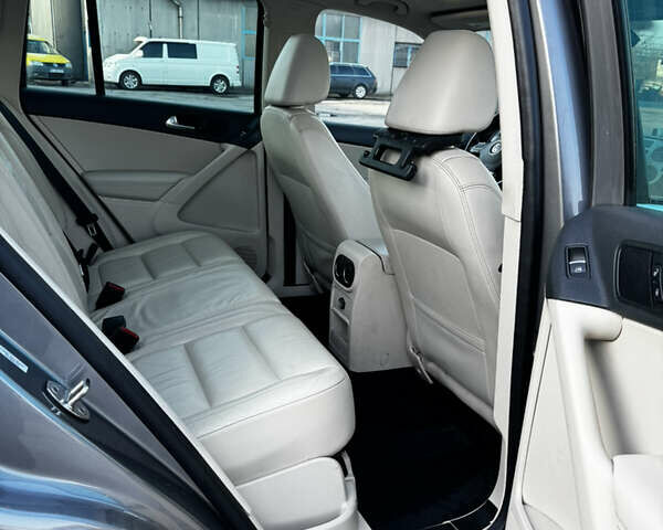 Сірий Фольксваген Тігуан, об'ємом двигуна 1.98 л та пробігом 268 тис. км за 10800 $, фото 30 на Automoto.ua