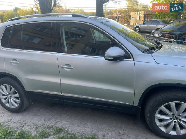 Серый Фольксваген Тигуан, объемом двигателя 2 л и пробегом 160 тыс. км за 17500 $, фото 1 на Automoto.ua