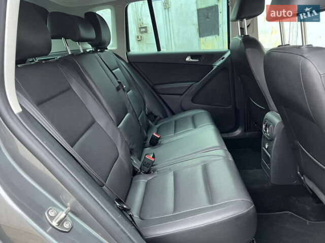 Сірий Фольксваген Тігуан, об'ємом двигуна 2 л та пробігом 224 тис. км за 8999 $, фото 22 на Automoto.ua