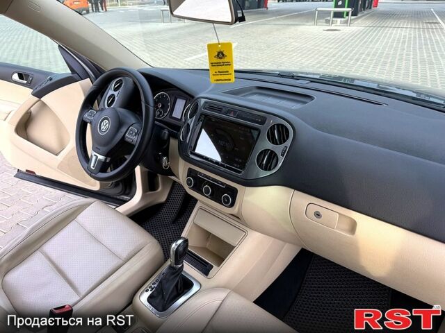 Сірий Фольксваген Тігуан, об'ємом двигуна 2 л та пробігом 184 тис. км за 11500 $, фото 5 на Automoto.ua