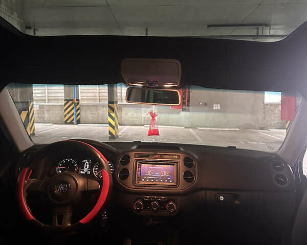 Серый Фольксваген Тигуан, объемом двигателя 1.98 л и пробегом 200 тыс. км за 11999 $, фото 9 на Automoto.ua