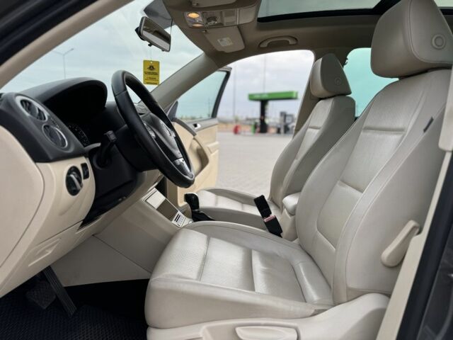 Сірий Фольксваген Тігуан, об'ємом двигуна 2 л та пробігом 184 тис. км за 11500 $, фото 7 на Automoto.ua