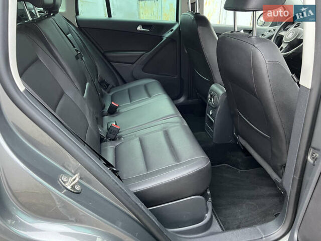 Сірий Фольксваген Тігуан, об'ємом двигуна 2 л та пробігом 224 тис. км за 8999 $, фото 21 на Automoto.ua
