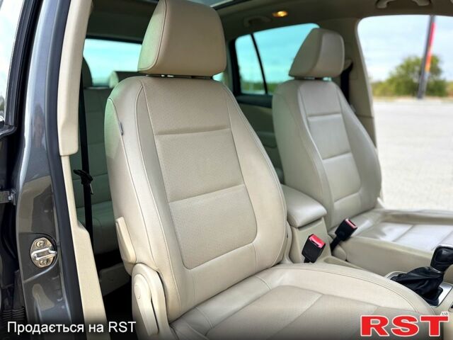 Сірий Фольксваген Тігуан, об'ємом двигуна 2 л та пробігом 184 тис. км за 11500 $, фото 4 на Automoto.ua