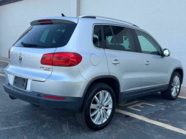 Сірий Фольксваген Тігуан, об'ємом двигуна 2 л та пробігом 98 тис. км за 7200 $, фото 4 на Automoto.ua