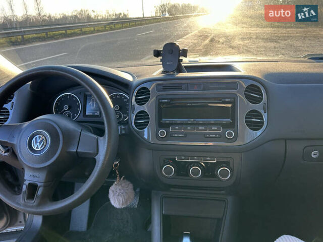 Серый Фольксваген Тигуан, объемом двигателя 1.98 л и пробегом 220 тыс. км за 11000 $, фото 2 на Automoto.ua