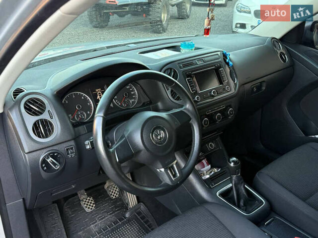 Серый Фольксваген Тигуан, объемом двигателя 1.97 л и пробегом 370 тыс. км за 11400 $, фото 8 на Automoto.ua