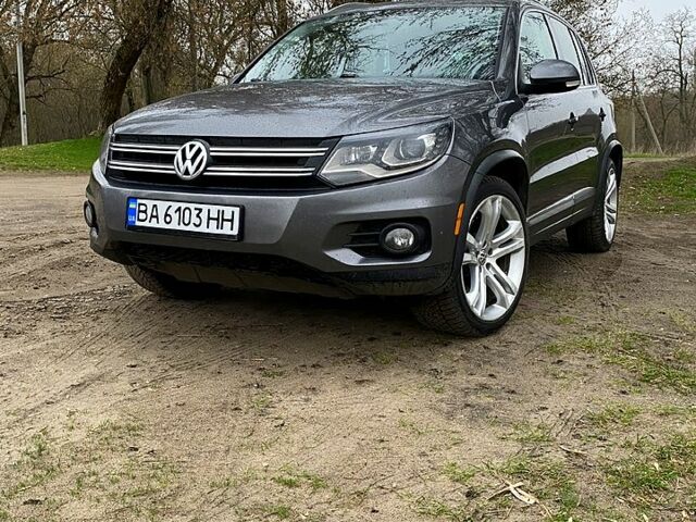 Серый Фольксваген Тигуан, объемом двигателя 2 л и пробегом 300 тыс. км за 11700 $, фото 5 на Automoto.ua