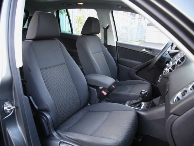 Сірий Фольксваген Тігуан, об'ємом двигуна 2 л та пробігом 129 тис. км за 11600 $, фото 9 на Automoto.ua