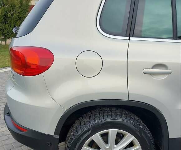 Серый Фольксваген Тигуан, объемом двигателя 1.98 л и пробегом 139 тыс. км за 14400 $, фото 1 на Automoto.ua