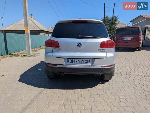 Серый Фольксваген Тигуан, объемом двигателя 1.98 л и пробегом 156 тыс. км за 12200 $, фото 3 на Automoto.ua