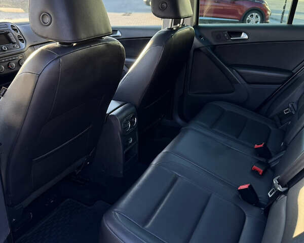 Серый Фольксваген Тигуан, объемом двигателя 2 л и пробегом 125 тыс. км за 14800 $, фото 25 на Automoto.ua