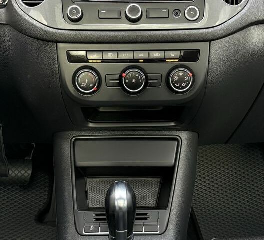 Фольксваген Тігуан 2012 у Кременчуге на Automoto.ua Сірий Фольксваген Тігуан, об'ємом двигуна 2 л та пробігом 250 тис. км за 11777 $, фото 23 на Automoto.ua