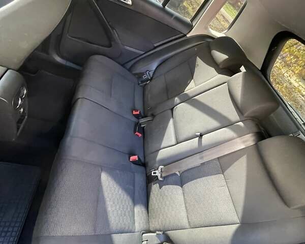 Серый Фольксваген Тигуан, объемом двигателя 1.98 л и пробегом 250 тыс. км за 13200 $, фото 9 на Automoto.ua