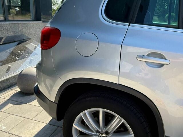 Серый Фольксваген Тигуан, объемом двигателя 2 л и пробегом 215 тыс. км за 9700 $, фото 6 на Automoto.ua