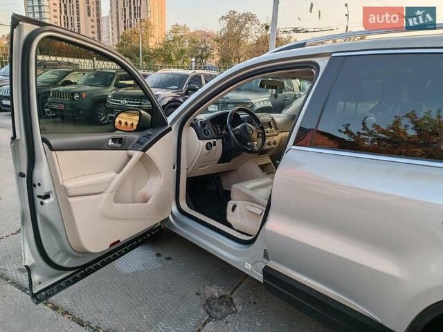 Серый Фольксваген Тигуан, объемом двигателя 2 л и пробегом 184 тыс. км за 10990 $, фото 17 на Automoto.ua