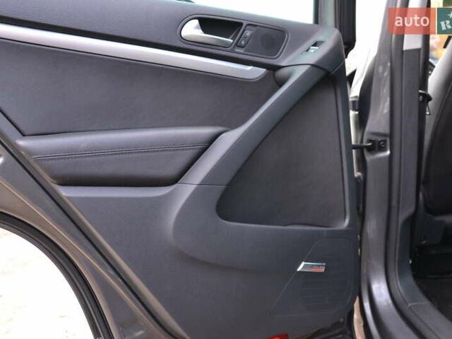 Сірий Фольксваген Тігуан, об'ємом двигуна 1.98 л та пробігом 310 тис. км за 10999 $, фото 17 на Automoto.ua