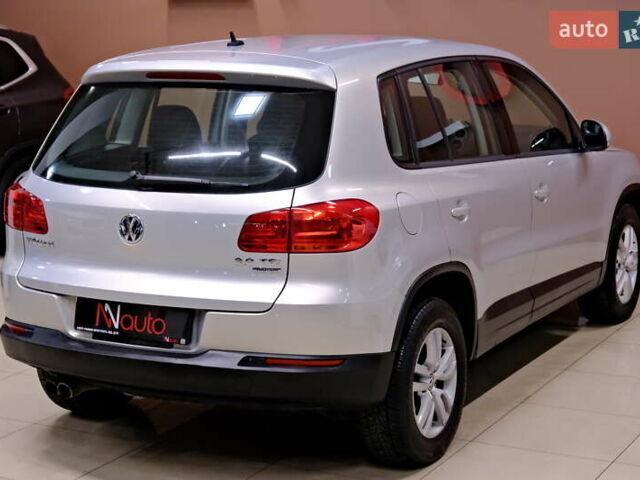 Сірий Фольксваген Тігуан, об'ємом двигуна 2 л та пробігом 170 тис. км за 9900 $, фото 14 на Automoto.ua