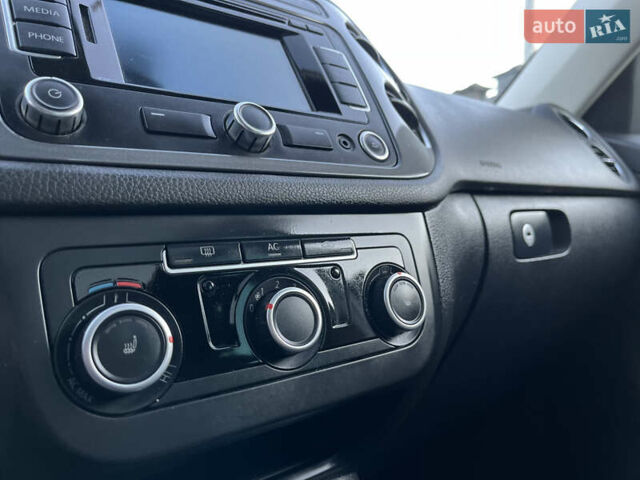 Сірий Фольксваген Тігуан, об'ємом двигуна 1.97 л та пробігом 251 тис. км за 9999 $, фото 26 на Automoto.ua