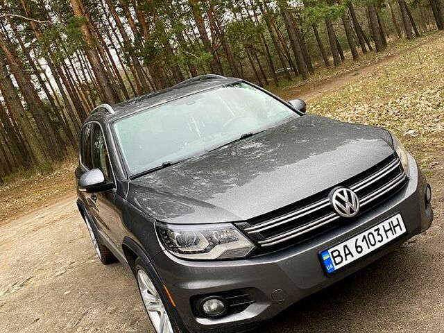 Серый Фольксваген Тигуан, объемом двигателя 2 л и пробегом 300 тыс. км за 11700 $, фото 1 на Automoto.ua