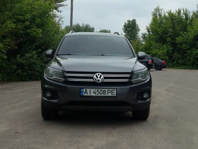 Сірий Фольксваген Тігуан, об'ємом двигуна 2 л та пробігом 205 тис. км за 12200 $, фото 1 на Automoto.ua
