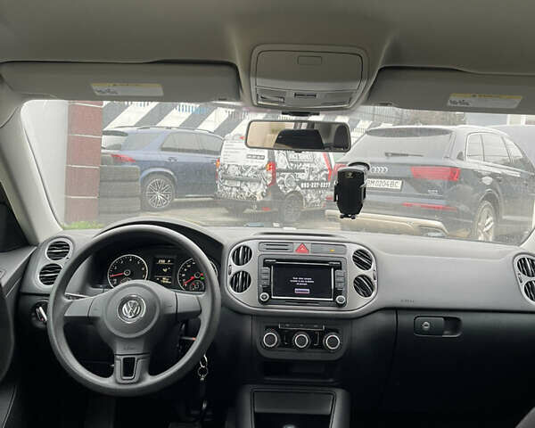 Сірий Фольксваген Тігуан, об'ємом двигуна 2 л та пробігом 120 тис. км за 12500 $, фото 19 на Automoto.ua