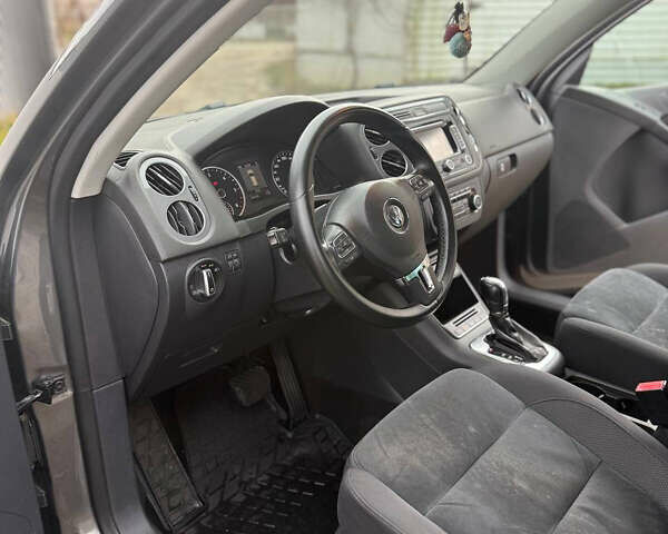 Серый Фольксваген Тигуан, объемом двигателя 1.97 л и пробегом 247 тыс. км за 14500 $, фото 10 на Automoto.ua