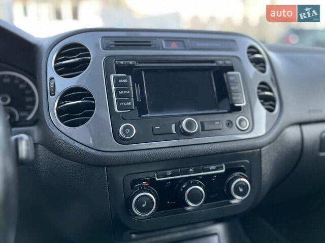 Сірий Фольксваген Тігуан, об'ємом двигуна 1.97 л та пробігом 251 тис. км за 9999 $, фото 23 на Automoto.ua