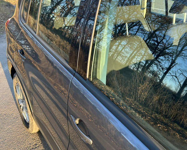 Серый Фольксваген Тигуан, объемом двигателя 1.98 л и пробегом 220 тыс. км за 11000 $, фото 29 на Automoto.ua