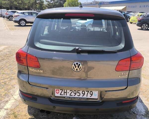 Серый Фольксваген Тигуан, объемом двигателя 1.4 л и пробегом 195 тыс. км за 8311 $, фото 4 на Automoto.ua