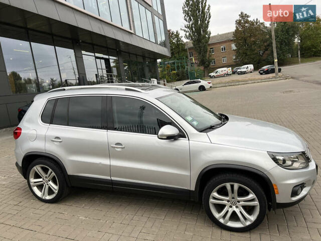 Серый Фольксваген Тигуан, объемом двигателя 2 л и пробегом 216 тыс. км за 10999 $, фото 5 на Automoto.ua