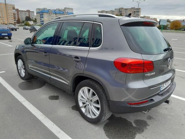 Сірий Фольксваген Тігуан, об'ємом двигуна 2 л та пробігом 204 тис. км за 11500 $, фото 3 на Automoto.ua