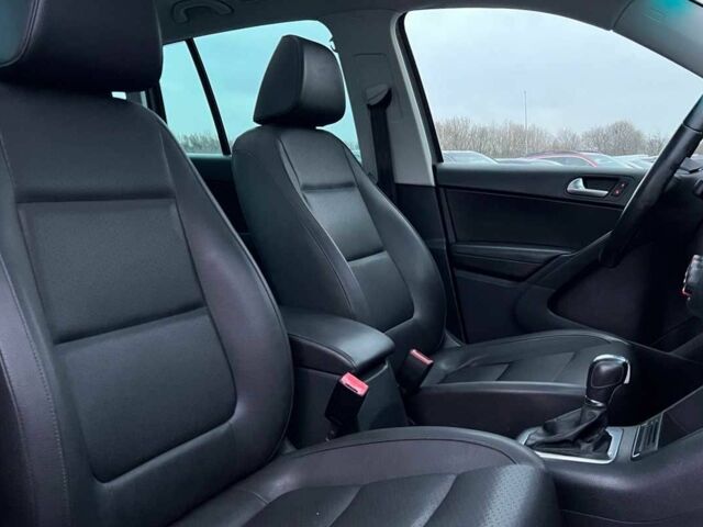 Серый Фольксваген Тигуан, объемом двигателя 2 л и пробегом 195 тыс. км за 10800 $, фото 17 на Automoto.ua