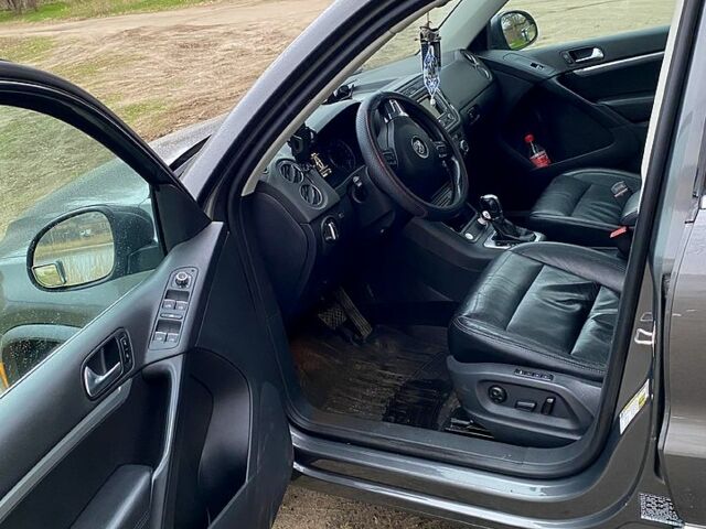 Серый Фольксваген Тигуан, объемом двигателя 2 л и пробегом 300 тыс. км за 11700 $, фото 9 на Automoto.ua