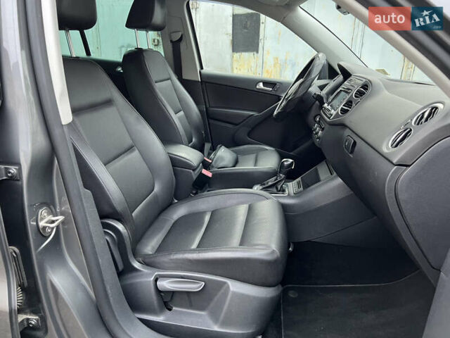 Сірий Фольксваген Тігуан, об'ємом двигуна 2 л та пробігом 224 тис. км за 8999 $, фото 19 на Automoto.ua