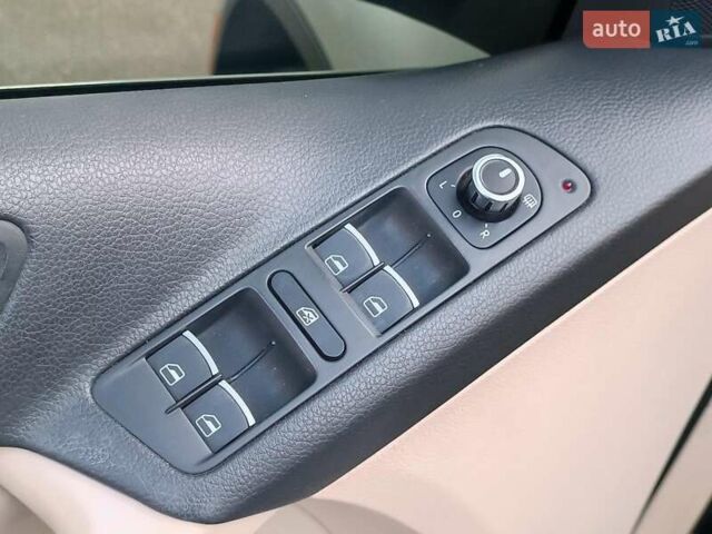 Серый Фольксваген Тигуан, объемом двигателя 2 л и пробегом 184 тыс. км за 10990 $, фото 20 на Automoto.ua