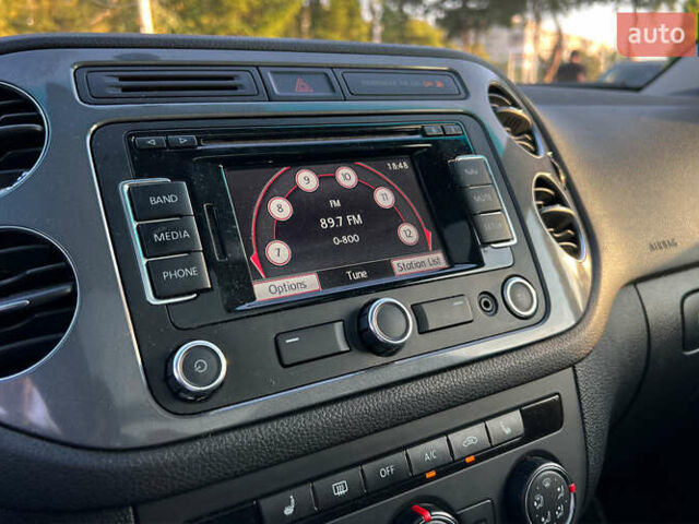 Серый Фольксваген Тигуан, объемом двигателя 2 л и пробегом 195 тыс. км за 10800 $, фото 21 на Automoto.ua