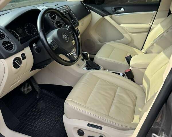 Серый Фольксваген Тигуан, объемом двигателя 1.98 л и пробегом 290 тыс. км за 9200 $, фото 14 на Automoto.ua