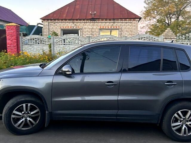 Сірий Фольксваген Тігуан, об'ємом двигуна 2 л та пробігом 170 тис. км за 12500 $, фото 3 на Automoto.ua